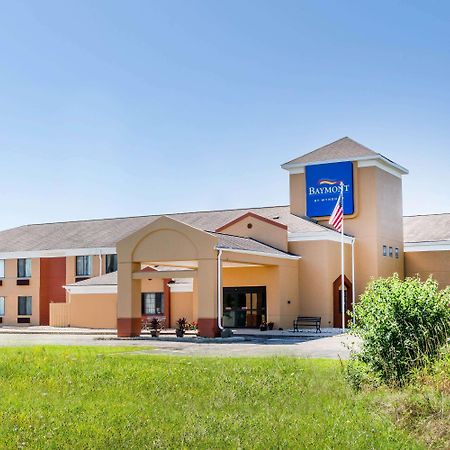 Baymont Inn & Suites By Wyndham Mukwonago Exterior photo