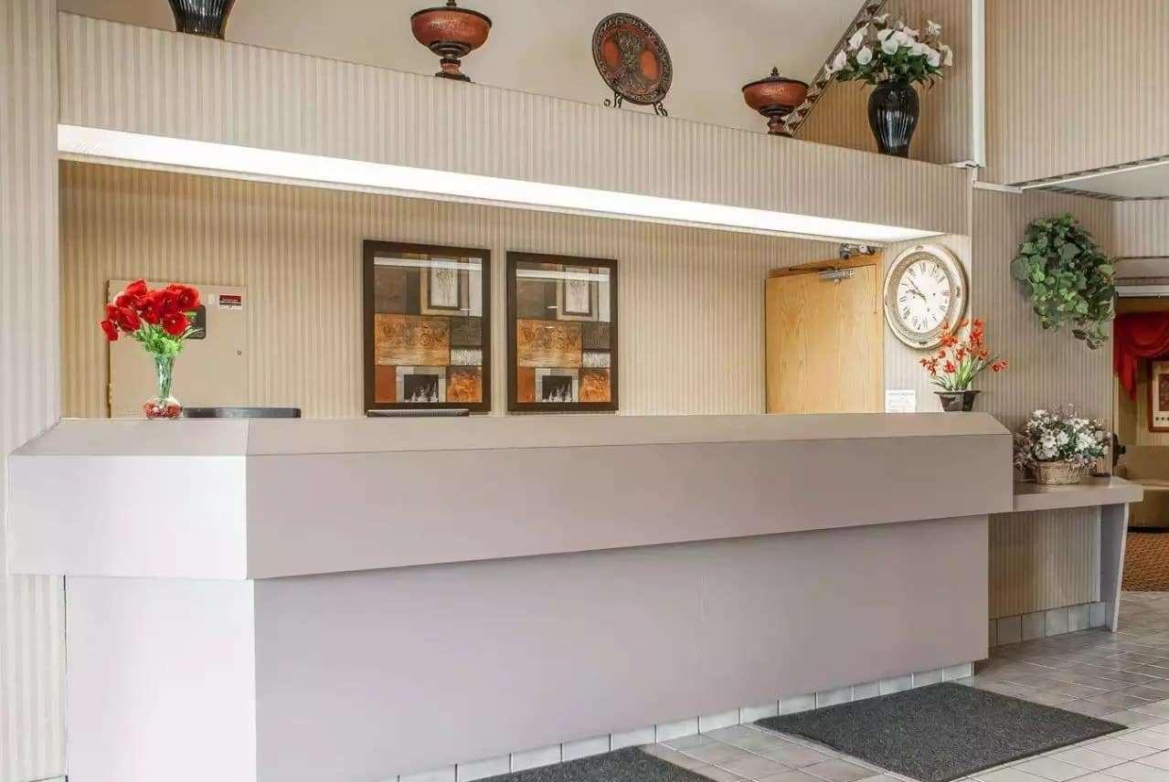 Baymont Inn & Suites By Wyndham Mukwonago Exterior photo