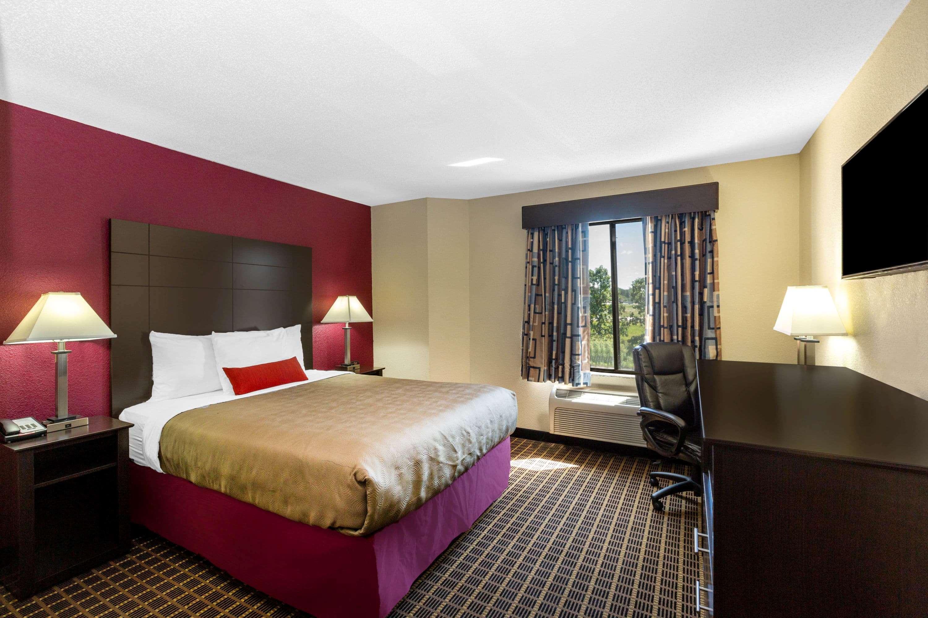 Baymont Inn & Suites By Wyndham Mukwonago Exterior photo